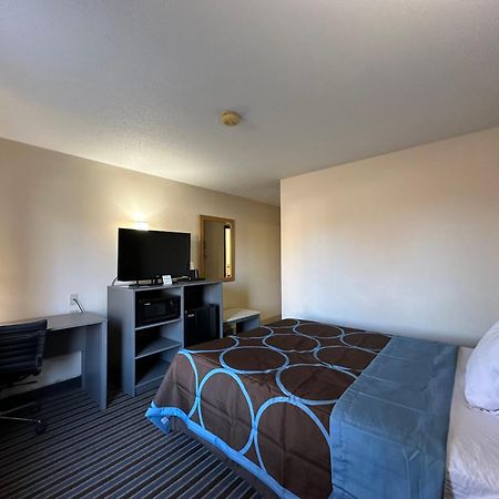 Super 8 by Wyndham Columbia Clark Lane Hotel Bagian luar foto