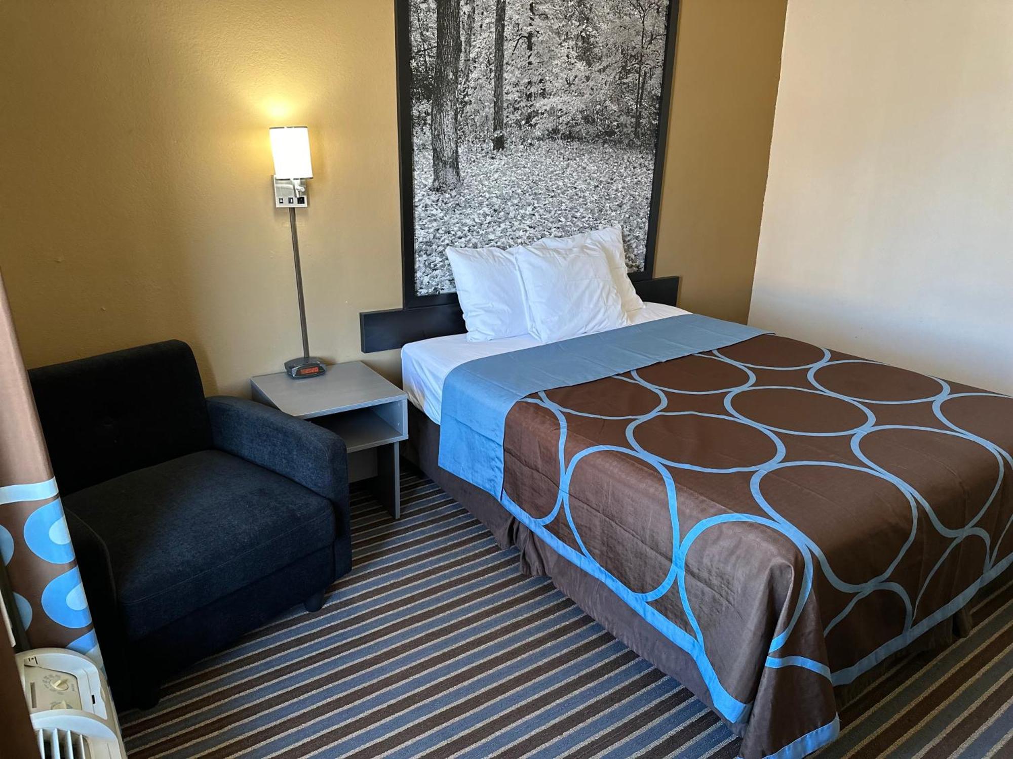 Super 8 by Wyndham Columbia Clark Lane Hotel Bagian luar foto