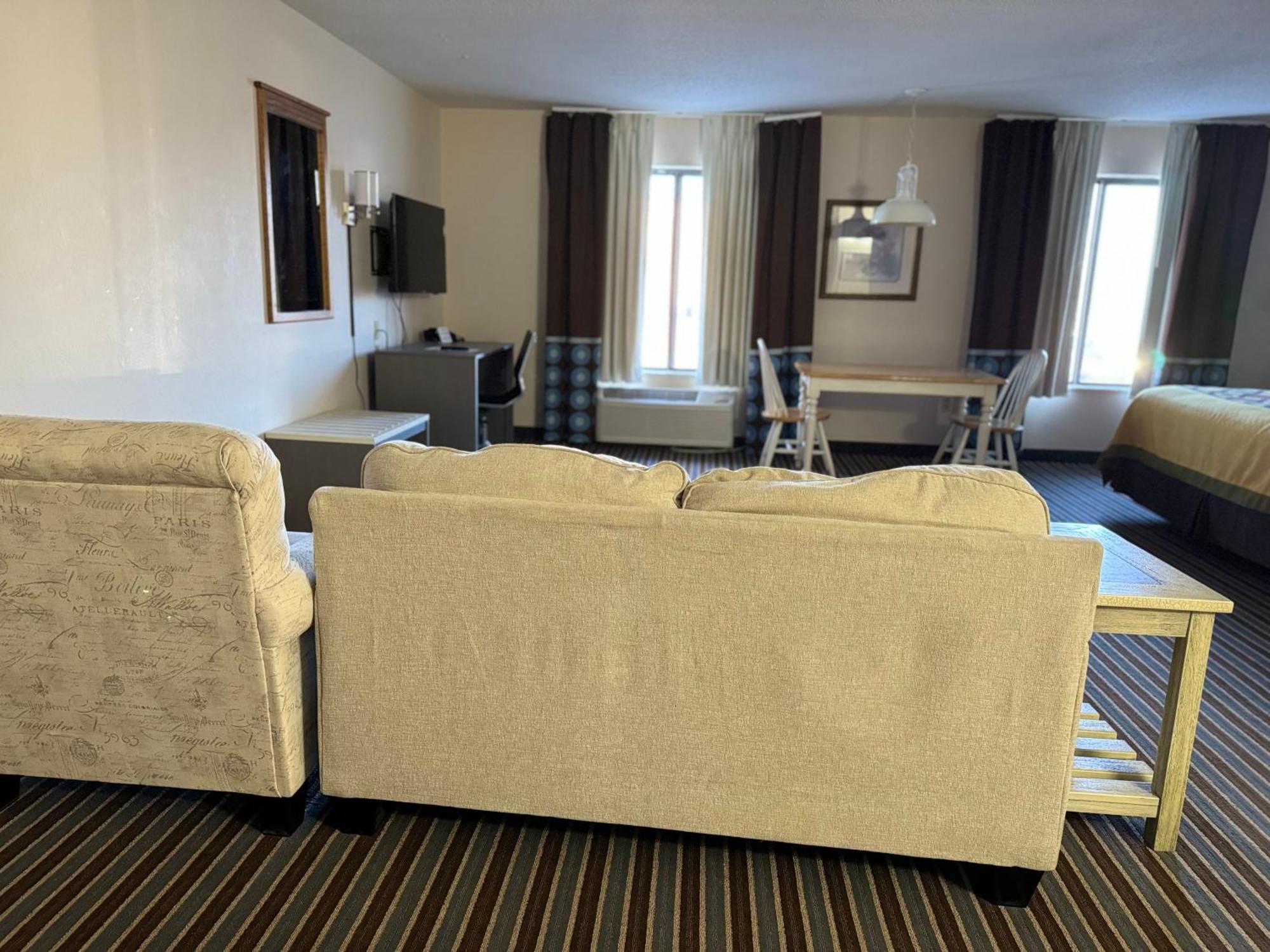 Super 8 by Wyndham Columbia Clark Lane Hotel Bagian luar foto