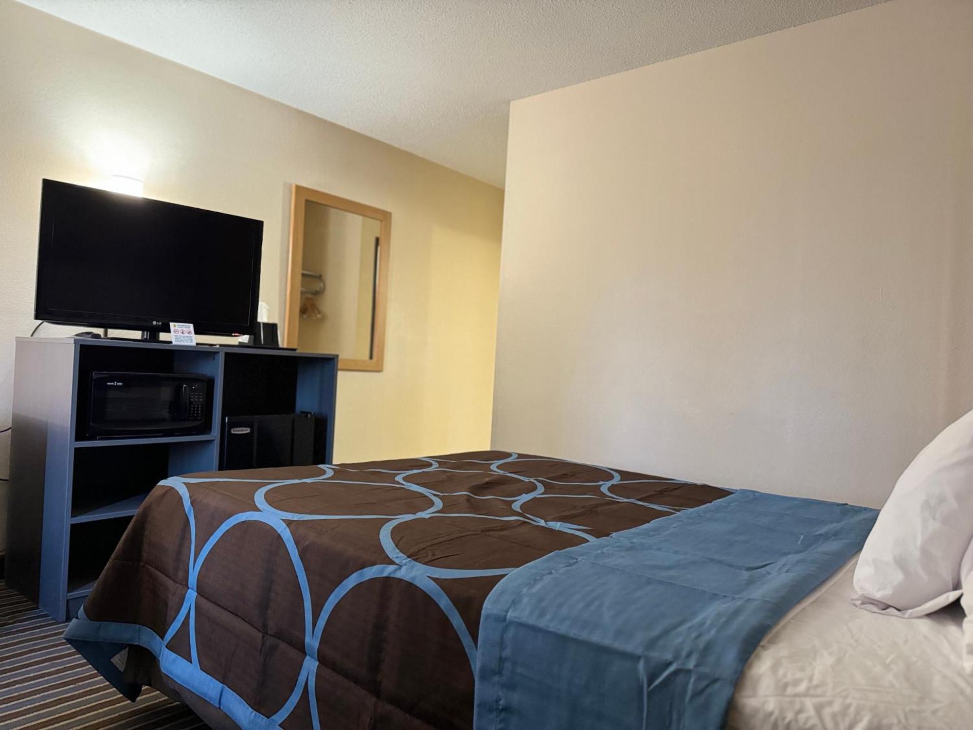 Super 8 by Wyndham Columbia Clark Lane Hotel Bagian luar foto