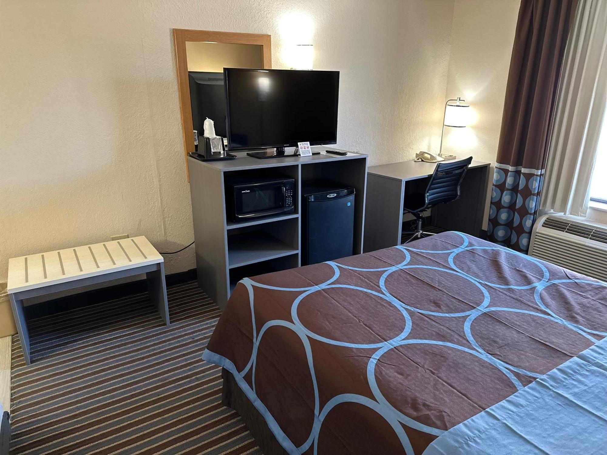 Super 8 by Wyndham Columbia Clark Lane Hotel Bagian luar foto