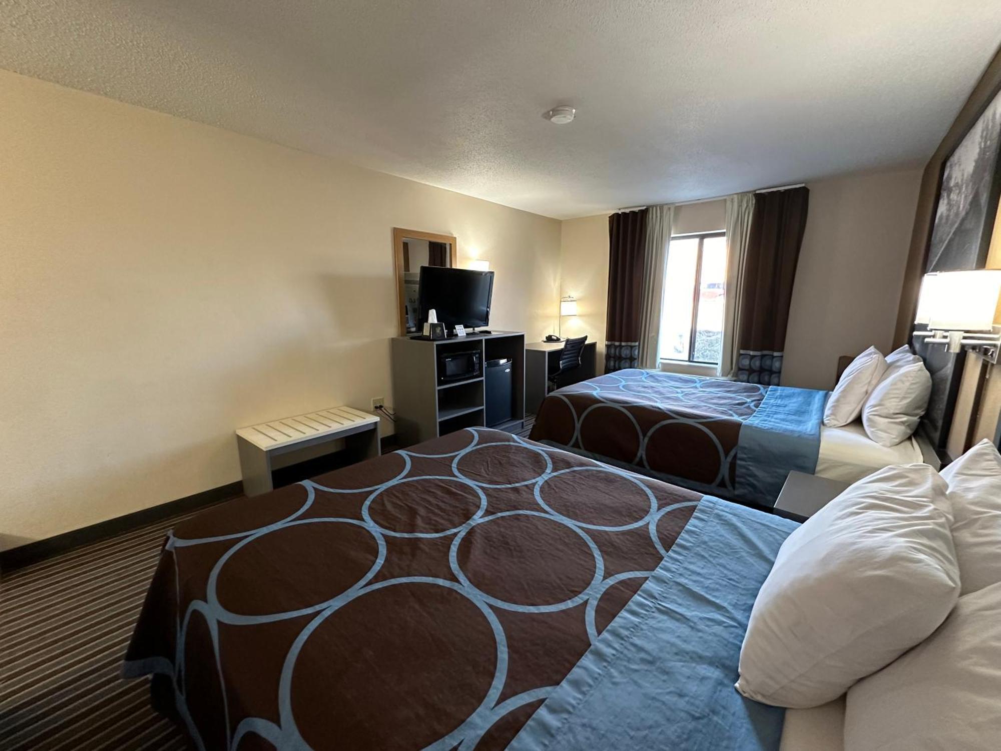Super 8 by Wyndham Columbia Clark Lane Hotel Bagian luar foto
