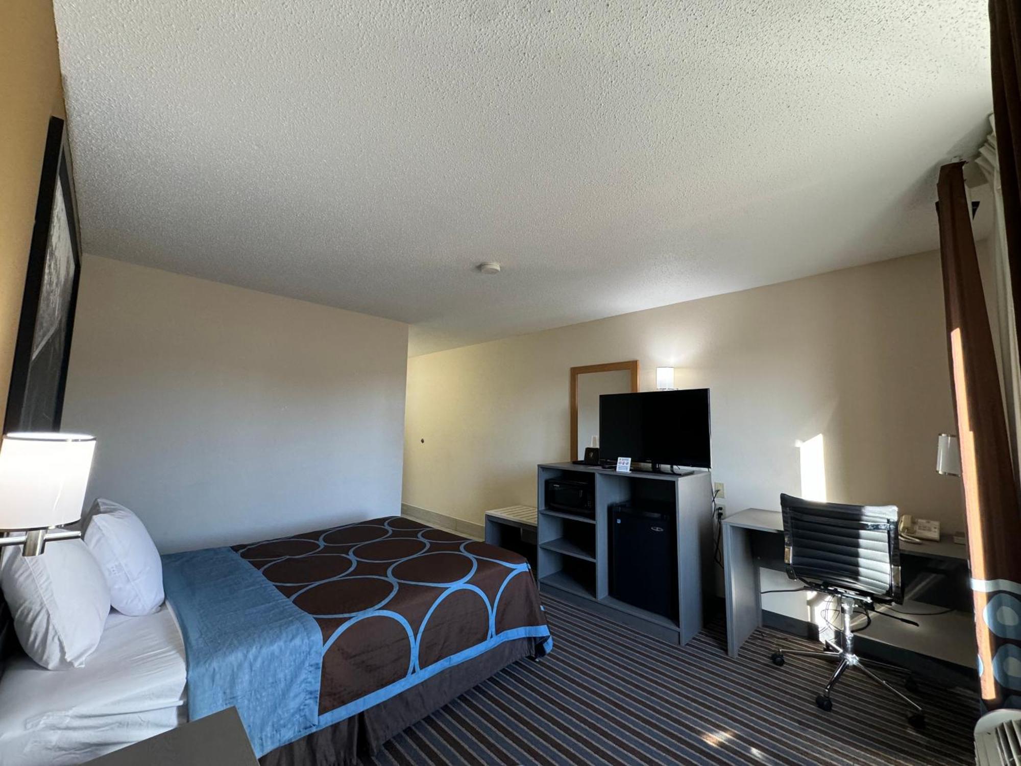 Super 8 by Wyndham Columbia Clark Lane Hotel Bagian luar foto