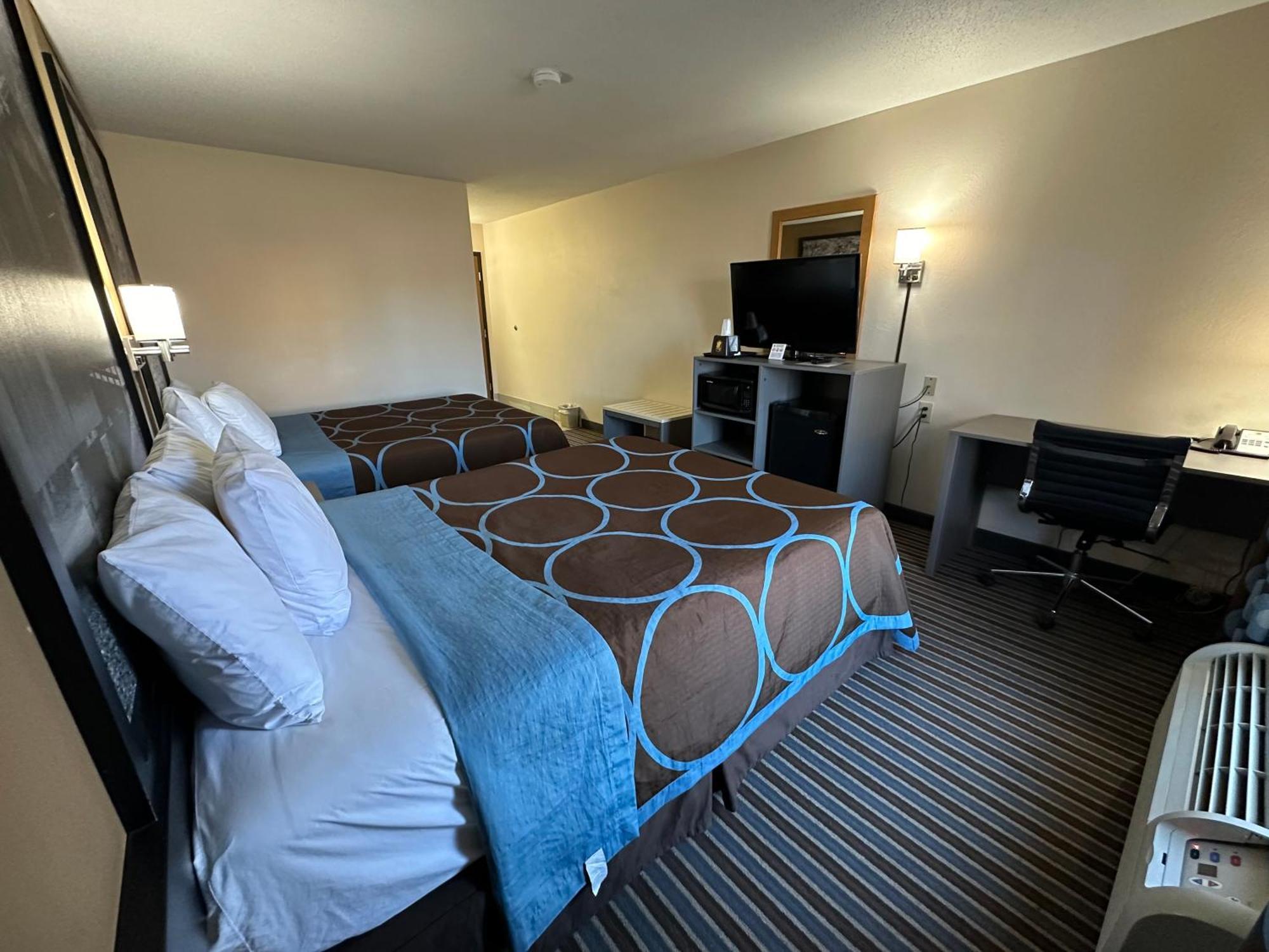 Super 8 by Wyndham Columbia Clark Lane Hotel Bagian luar foto