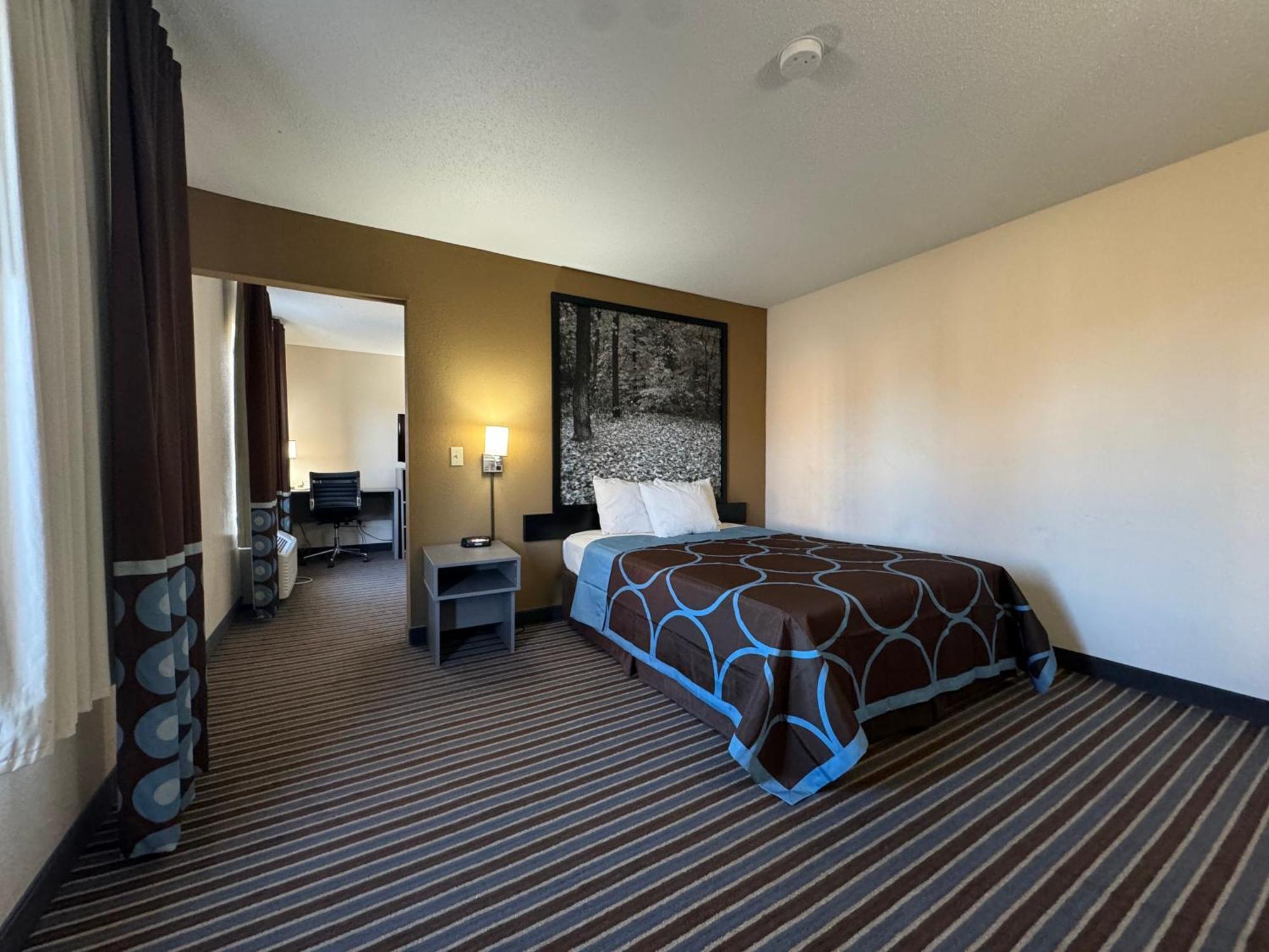 Super 8 by Wyndham Columbia Clark Lane Hotel Bagian luar foto