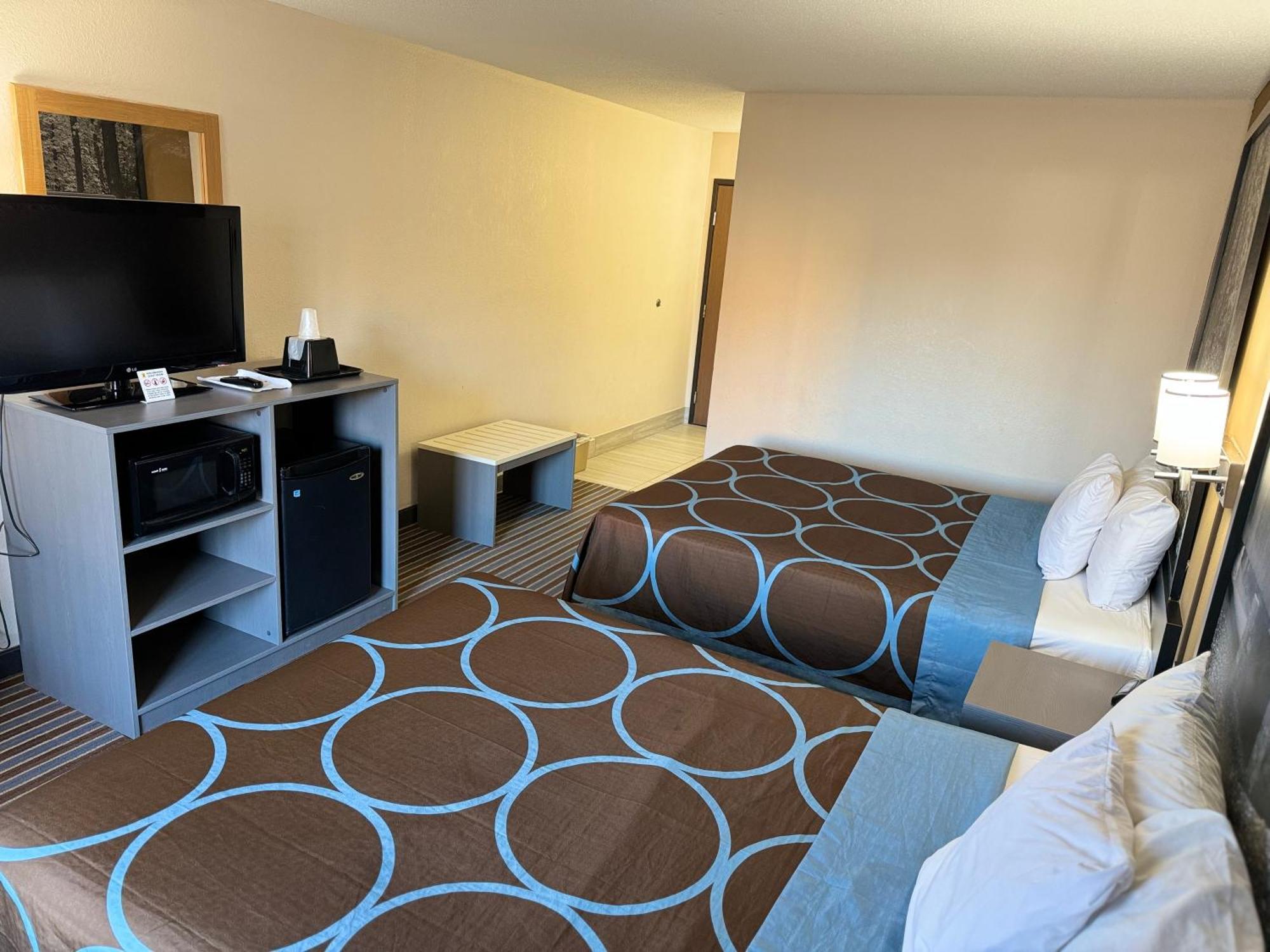 Super 8 by Wyndham Columbia Clark Lane Hotel Bagian luar foto