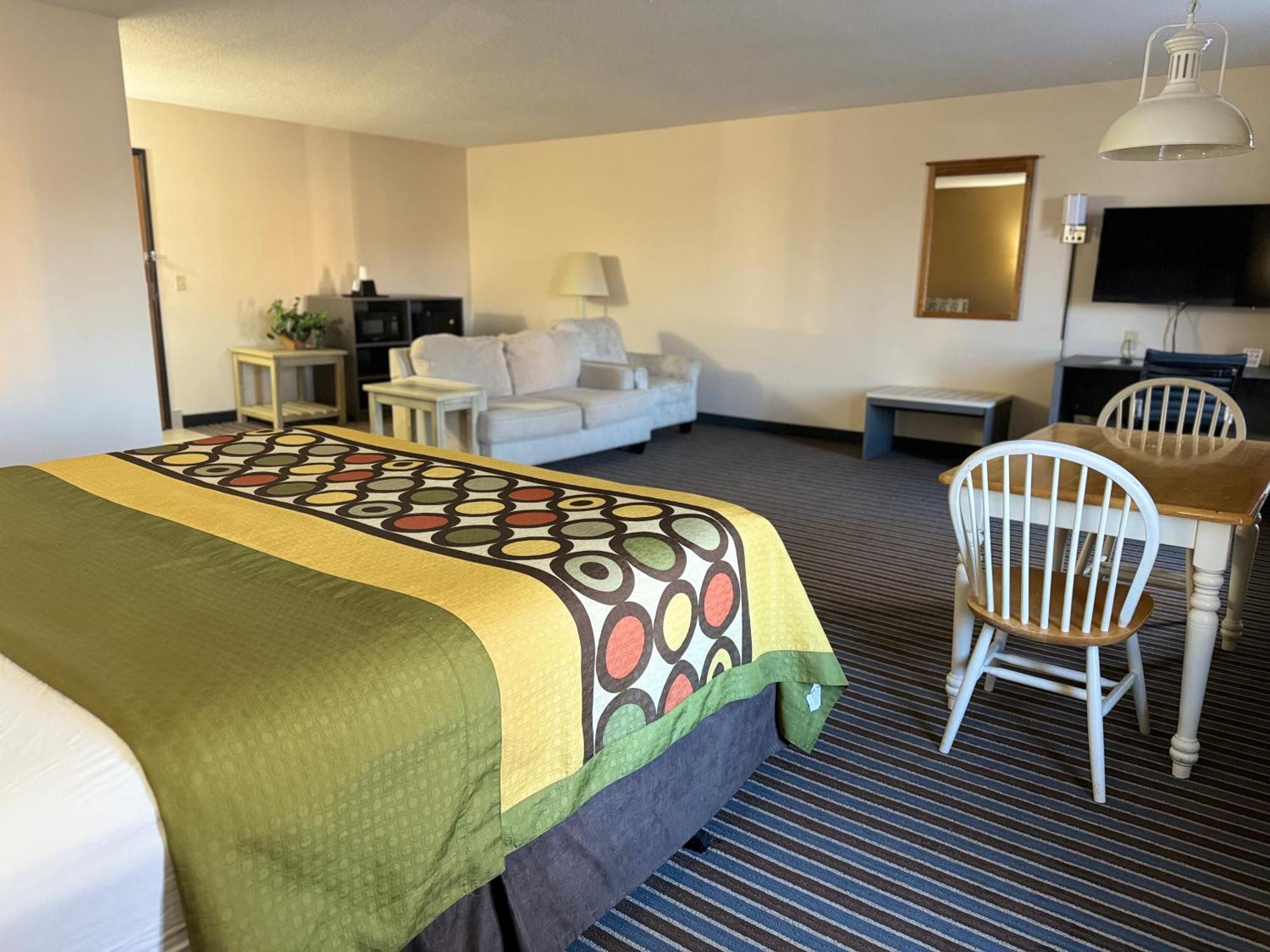 Super 8 by Wyndham Columbia Clark Lane Hotel Bagian luar foto