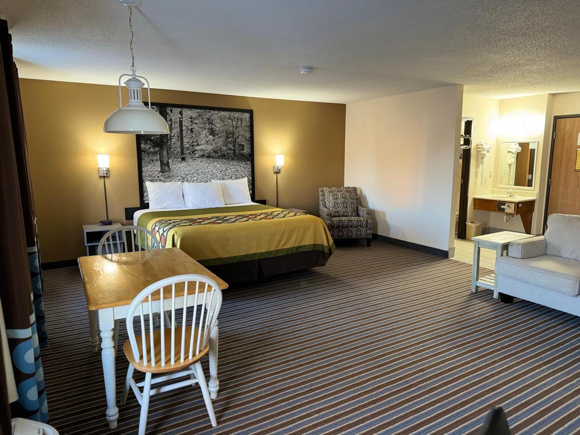 Super 8 by Wyndham Columbia Clark Lane Hotel Bagian luar foto