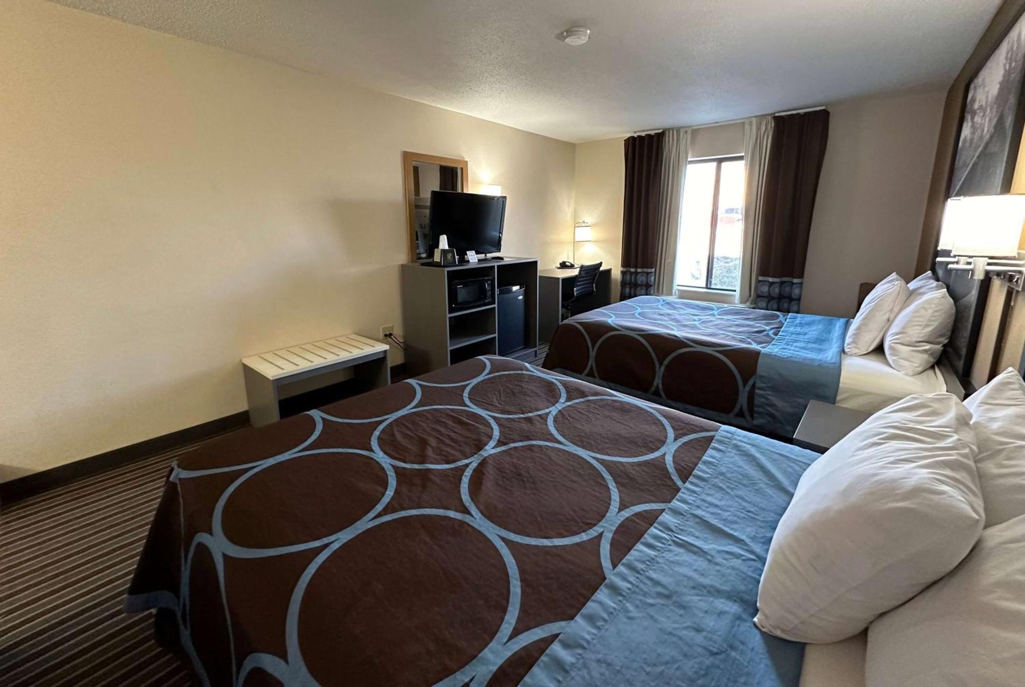 Super 8 by Wyndham Columbia Clark Lane Hotel Bagian luar foto