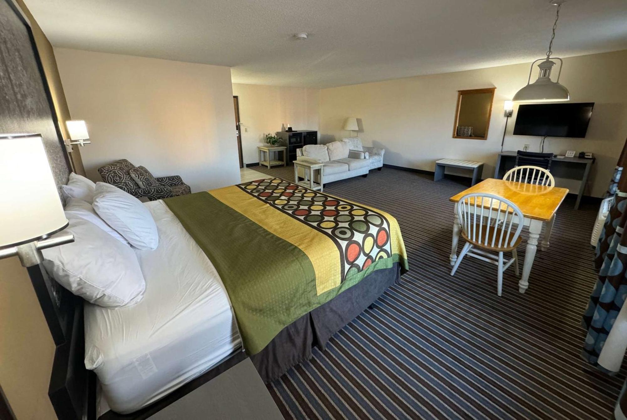 Super 8 by Wyndham Columbia Clark Lane Hotel Bagian luar foto
