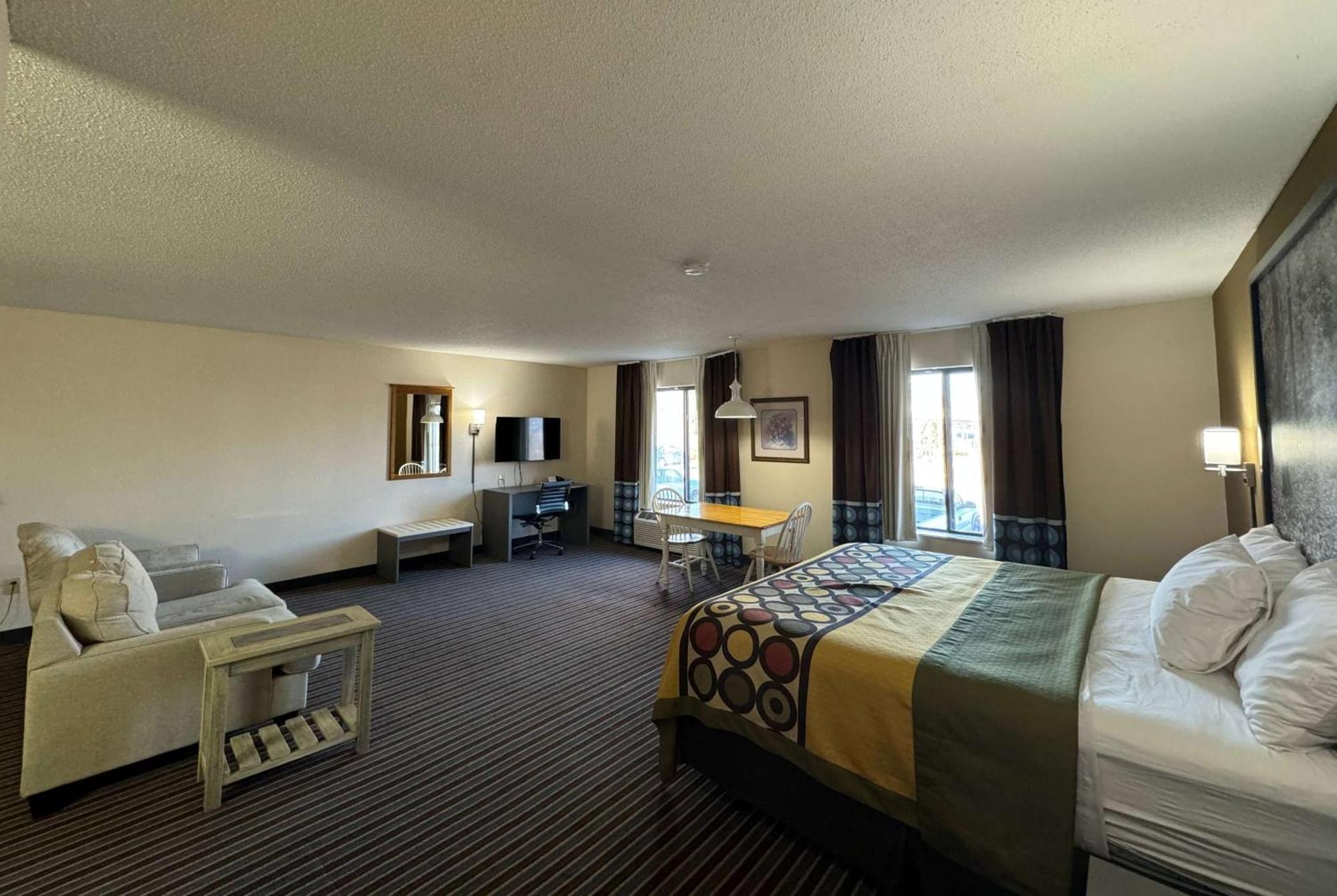 Super 8 by Wyndham Columbia Clark Lane Hotel Bagian luar foto