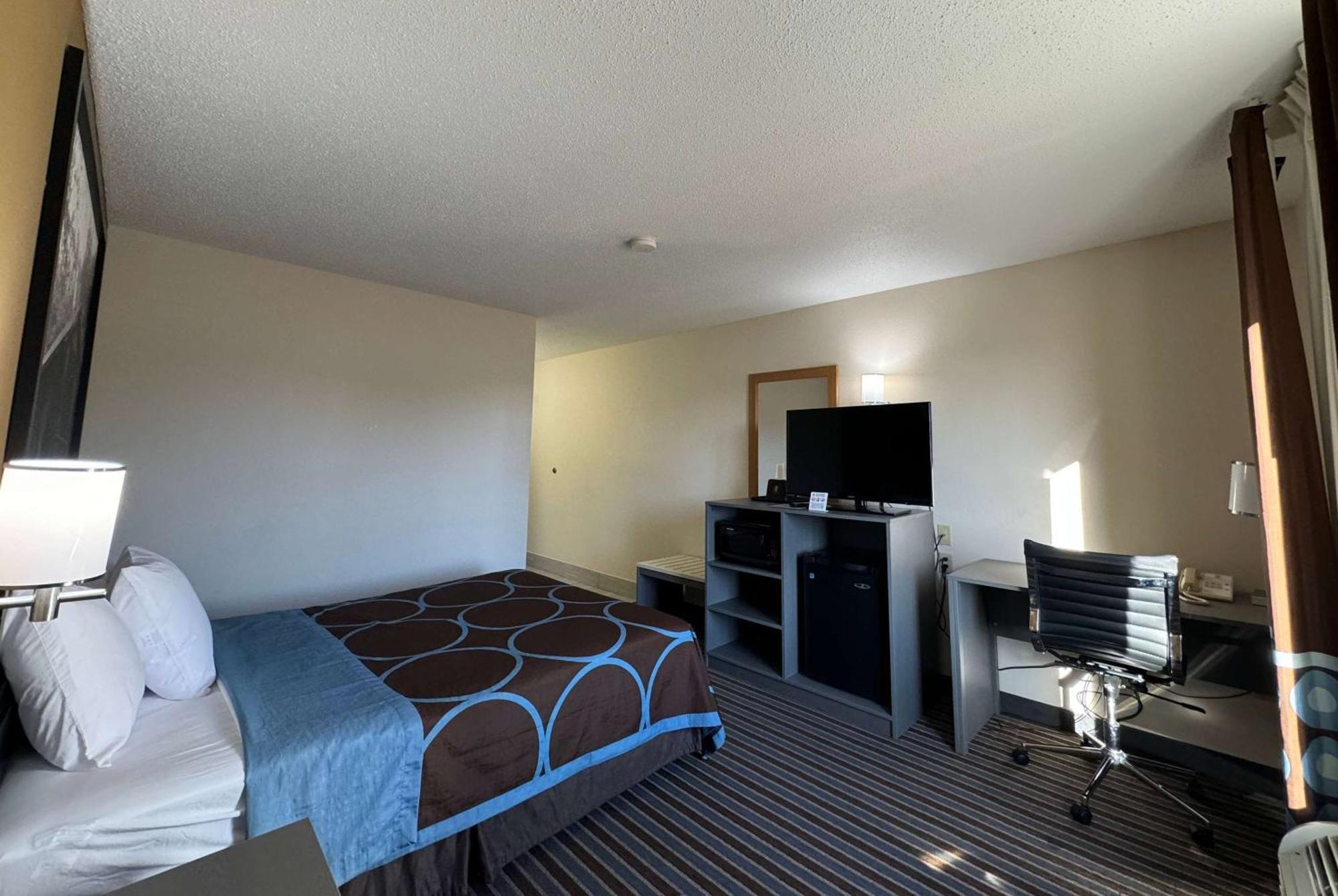 Super 8 by Wyndham Columbia Clark Lane Hotel Bagian luar foto