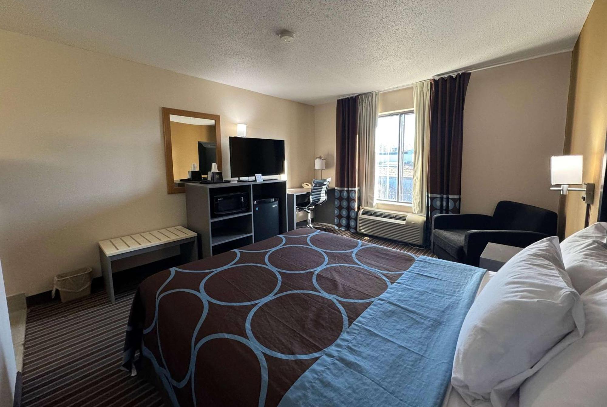 Super 8 by Wyndham Columbia Clark Lane Hotel Bagian luar foto