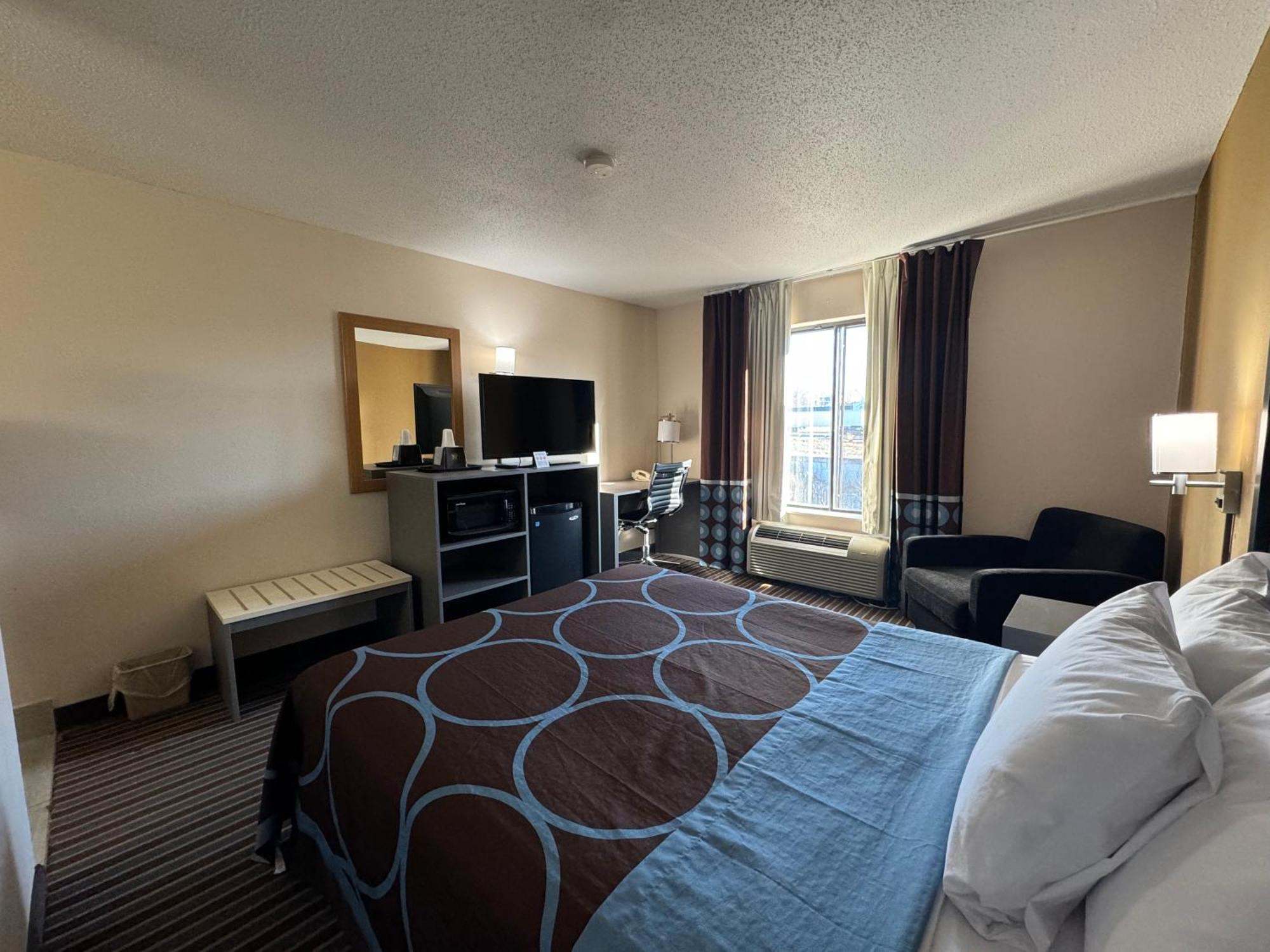 Super 8 by Wyndham Columbia Clark Lane Hotel Bagian luar foto